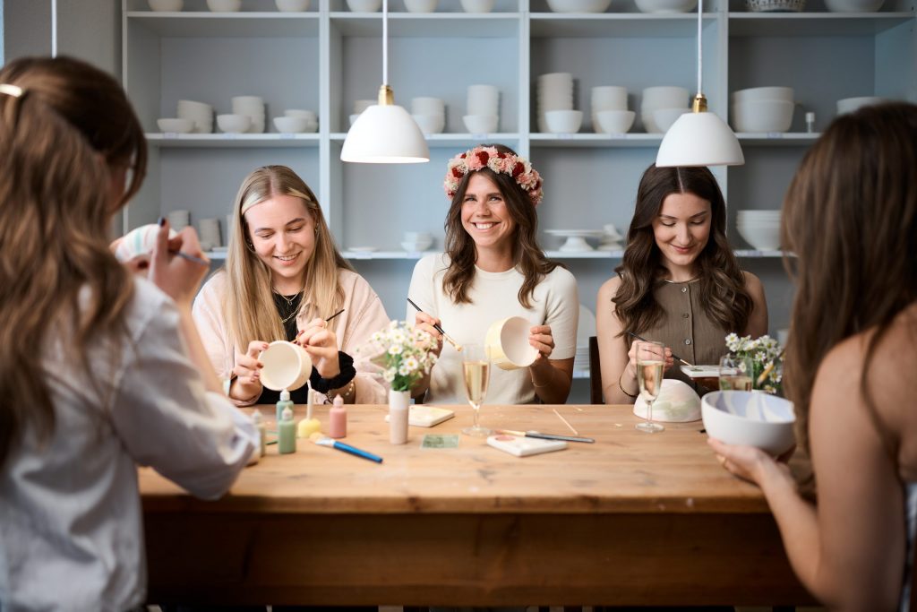 Gruppe am Tisch bei Lamooi